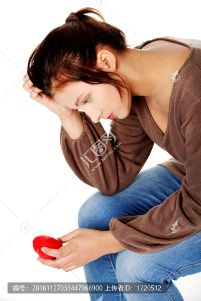 坐在她手上的女人。
