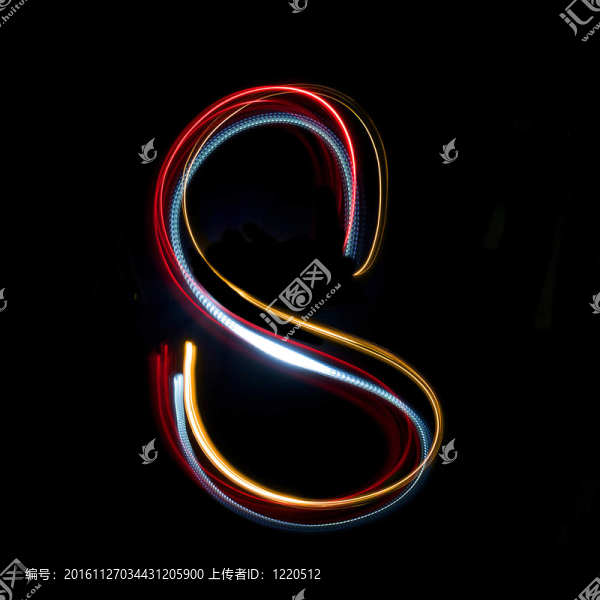由明亮的霓虹燈制成的字母