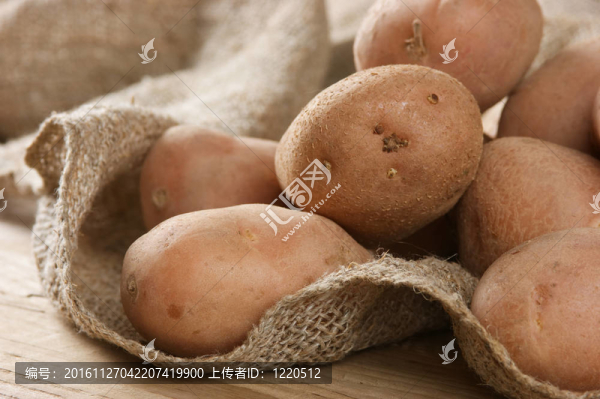 一堆土豆
