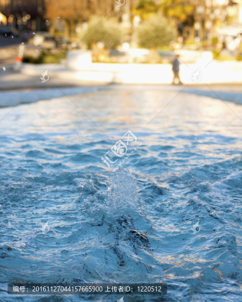 水