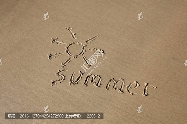 夏天寫在沙灘上的沙灘上