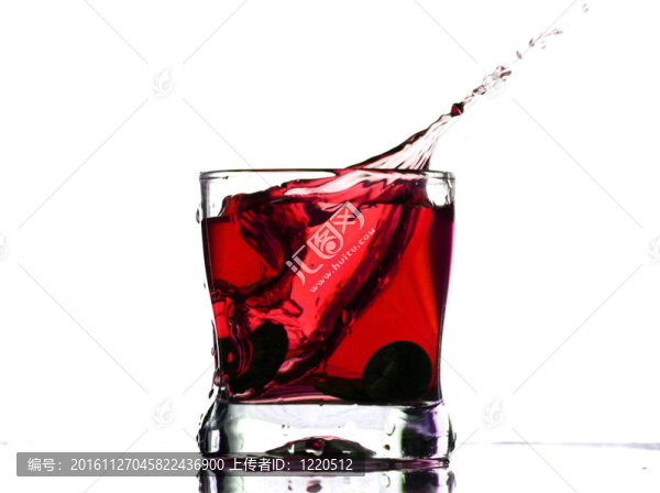雞尾酒飲料濺