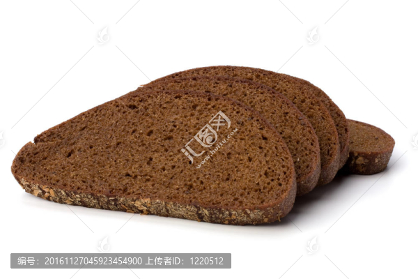 白色背景上分離的黑麥面包