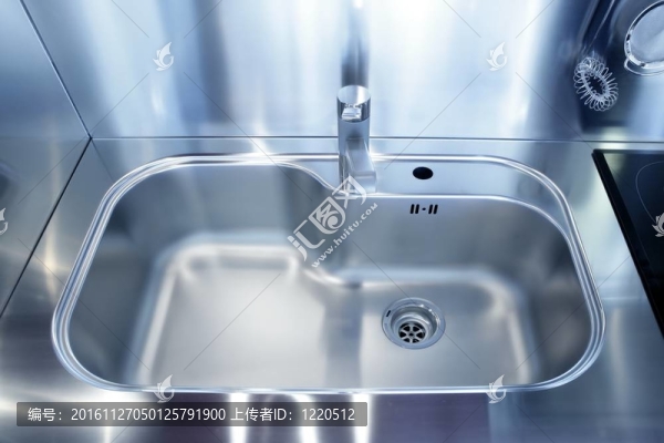 廚房銀水槽現(xiàn)代裝修房
