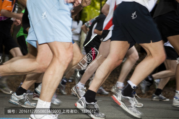 許多人在奔跑