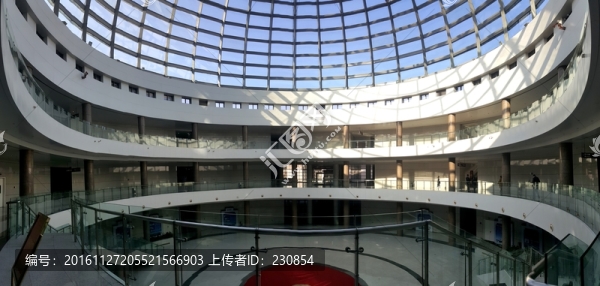 圓形大廳,中庭