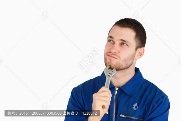 鍋爐服思維中的年輕技工