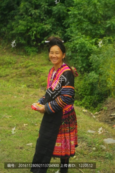 花的苗族婦女