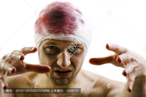 血傷口頭上的繃帶