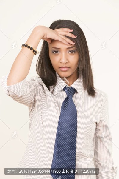 辦公室女孩擔(dān)心或頭痛