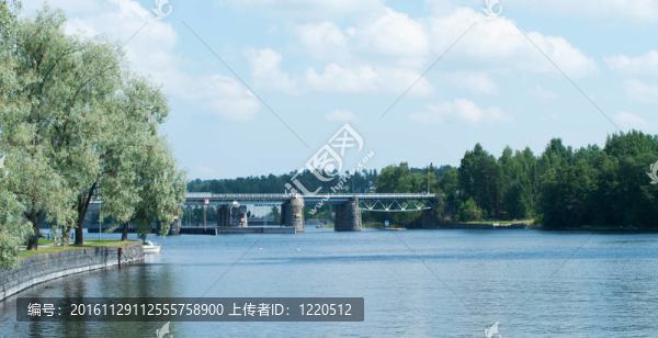 芬蘭大橋。