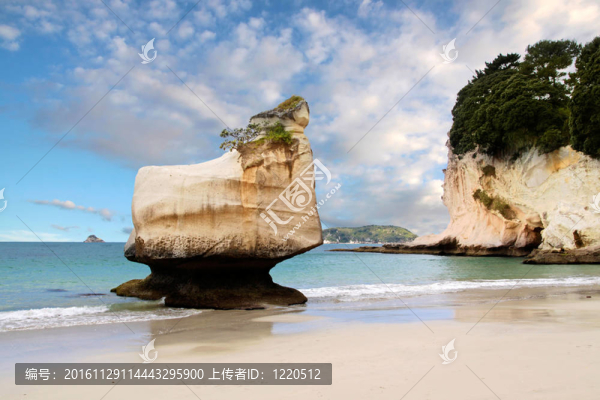 海岸附近的教堂灣
