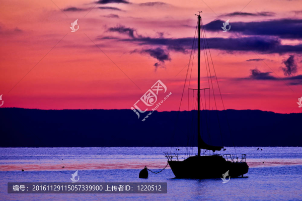 游艇的剪影