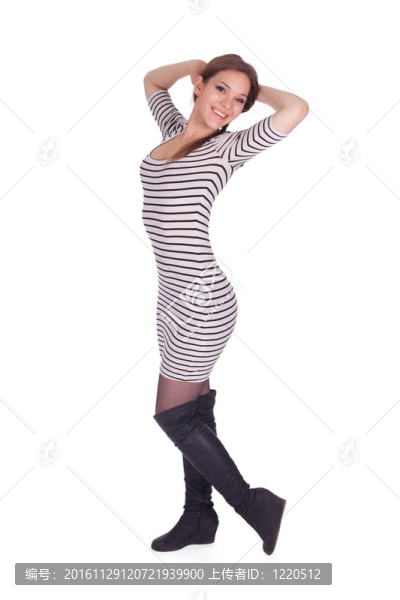 微笑的年輕漂亮的長(zhǎng)發(fā)女人穿著