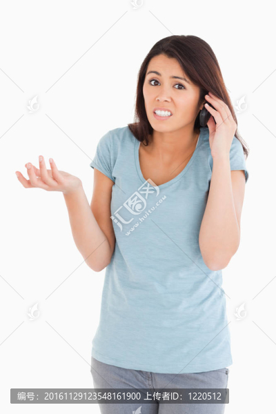 漂亮的女人在電話里