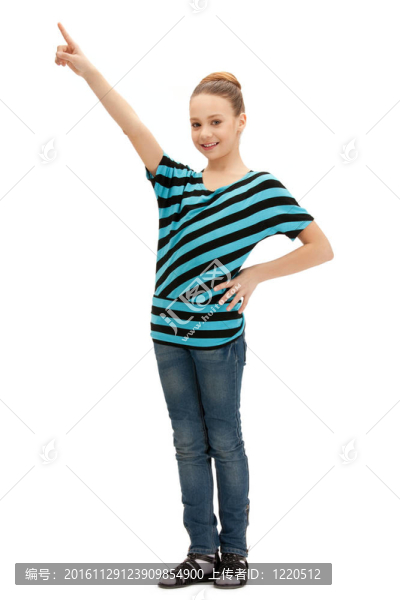 十幾歲的女孩指著她的手指
