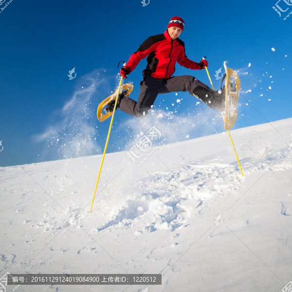年輕人的樂趣而雪鞋戶外