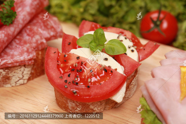用西紅柿和奶酪Fingerfood