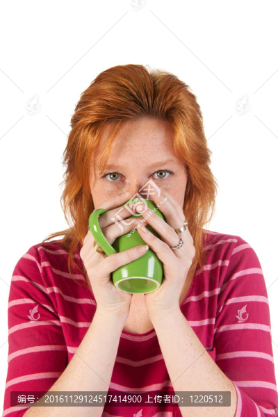 早晨咖啡的年輕女人