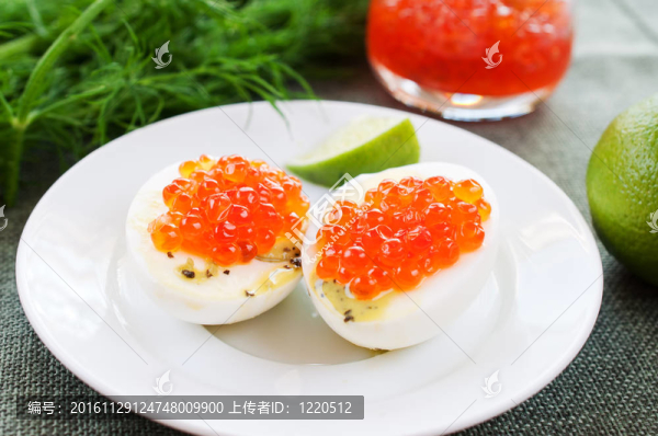 雞蛋和白菜魚(yú)子醬