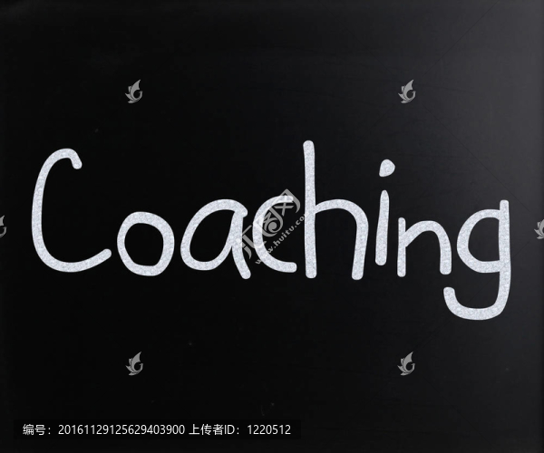 用粉筆在黑板上指導(dǎo)手寫