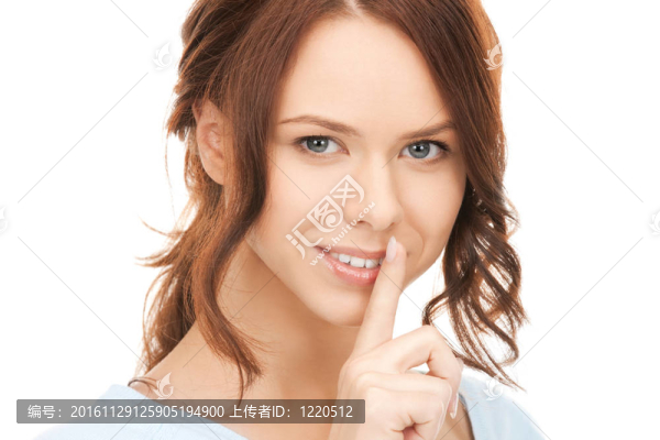 手指在嘴唇