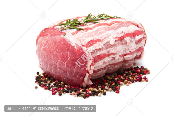 用迷迭香和胡椒牛肉新鮮烤