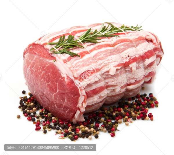 用迷迭香和胡椒牛肉新鮮烤
