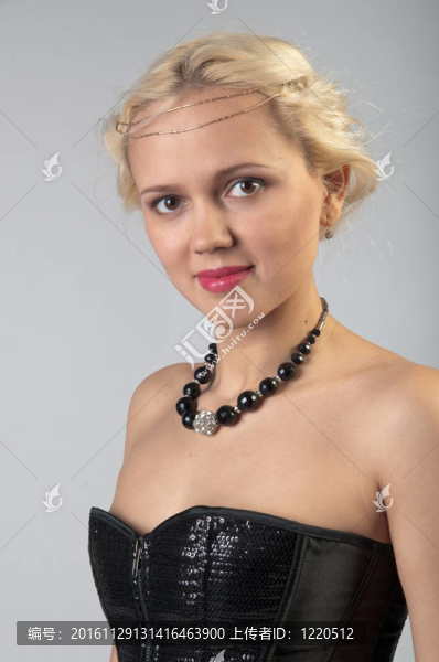 黑暗中的女孩