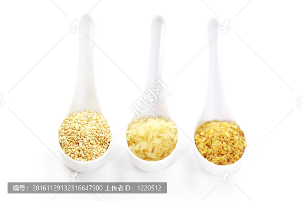用勺米飯和藜麥面粉