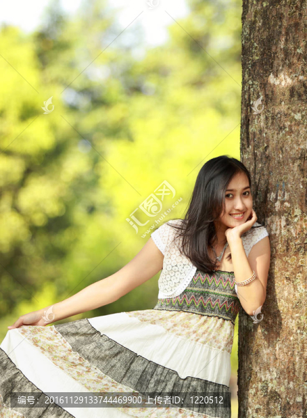 綠色自然的美麗女孩