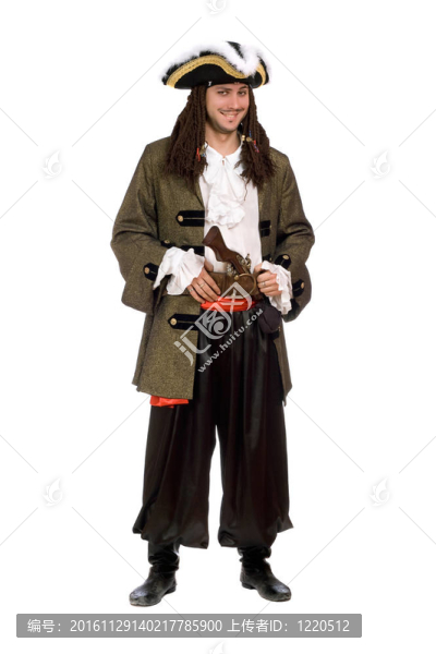 穿著海盜服裝的年輕人帶著手槍
