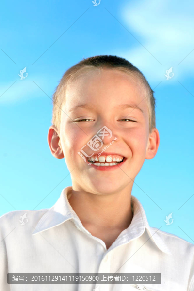 快樂(lè)的男孩