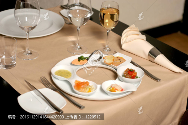 一個(gè)法國菜的頭盤或主菜
