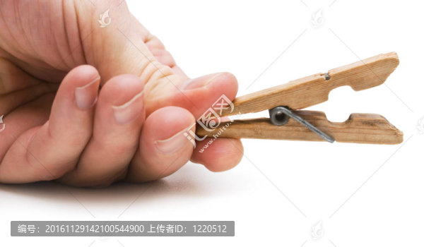 手拿夾子