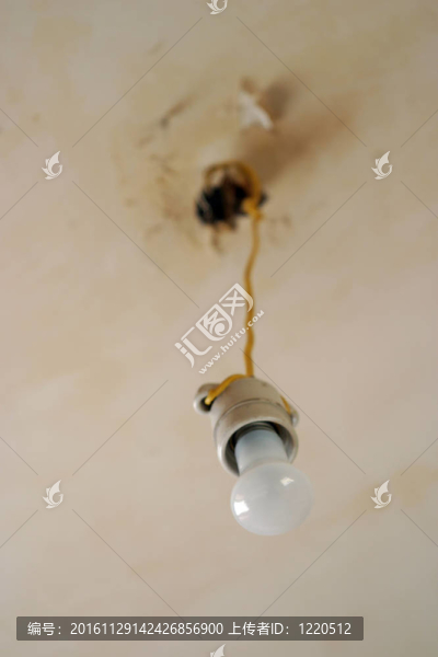 電燈掛在天花板的修復