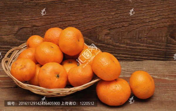 成熟的水果籃中的Tangerine夜店