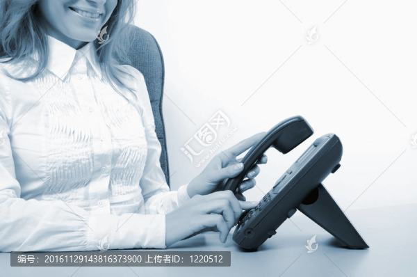 一個(gè)年輕女孩的手