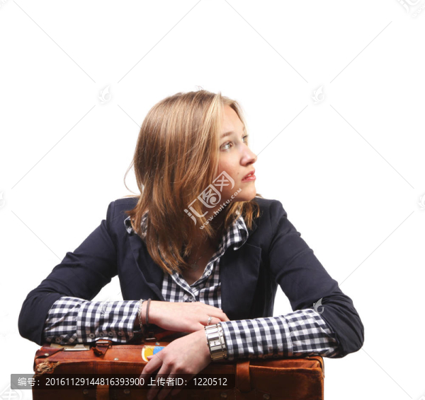 年輕的女人等著手提箱