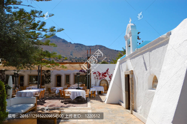 傳統(tǒng)的希臘露天餐廳在豪華酒店和東正教；克里特島；希臘