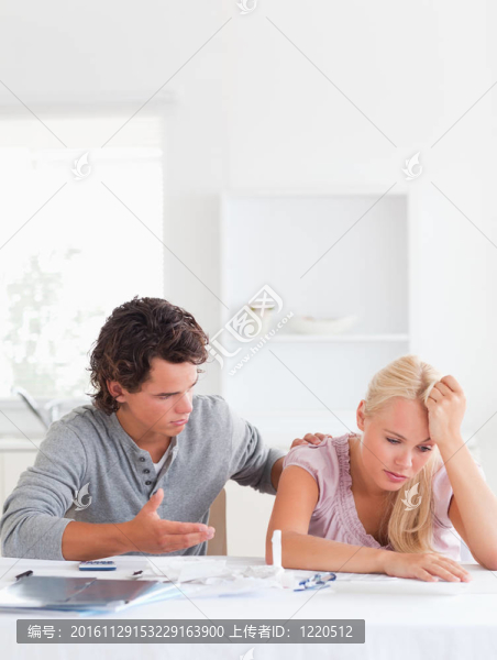 絕望的夫婦交談