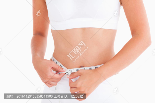 瘦女人測量她的腰
