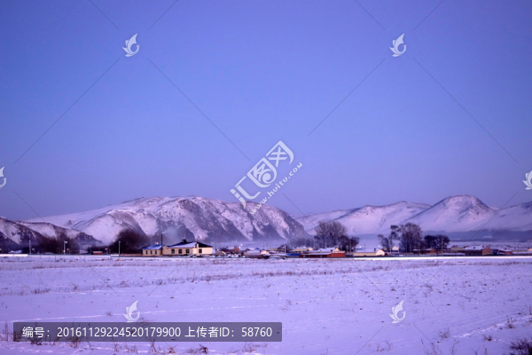 雪原村莊冬景