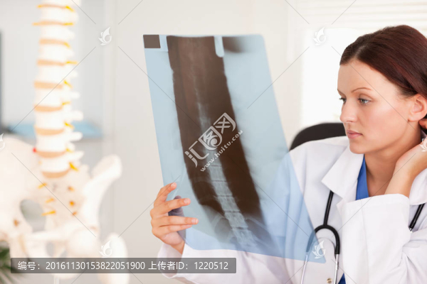 看X射線的女醫(yī)生