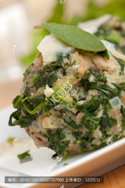 strangolapreti；與菠菜意大利餃子