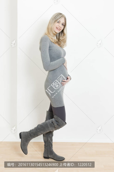 站著的孕婦