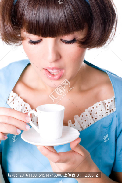 一杯咖啡的女人