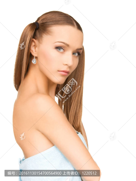 可愛的女人在毛巾