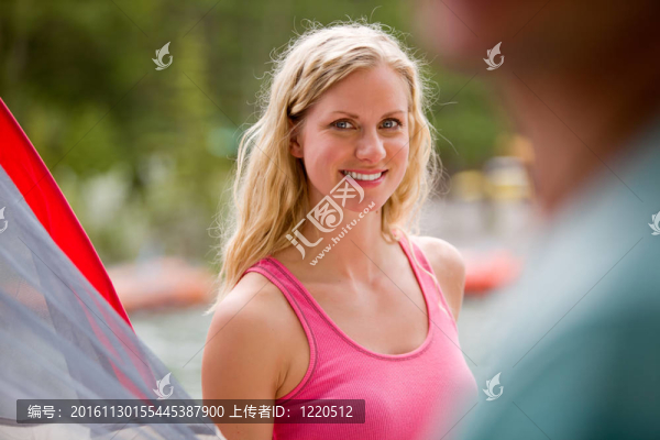 戶外人像的女人