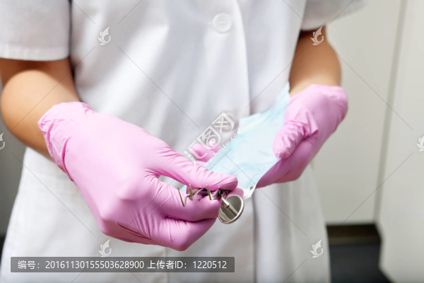 不育的牙醫(yī)工具